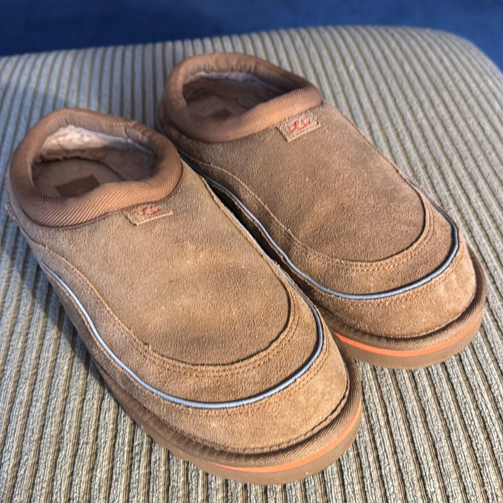 Men’s Uggs size 11 shoes